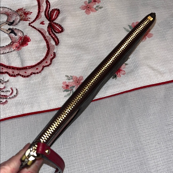 MICHAEL Michael Kors Ltd Ed Heart Jet Set Wristlet - Picture 4 of 11